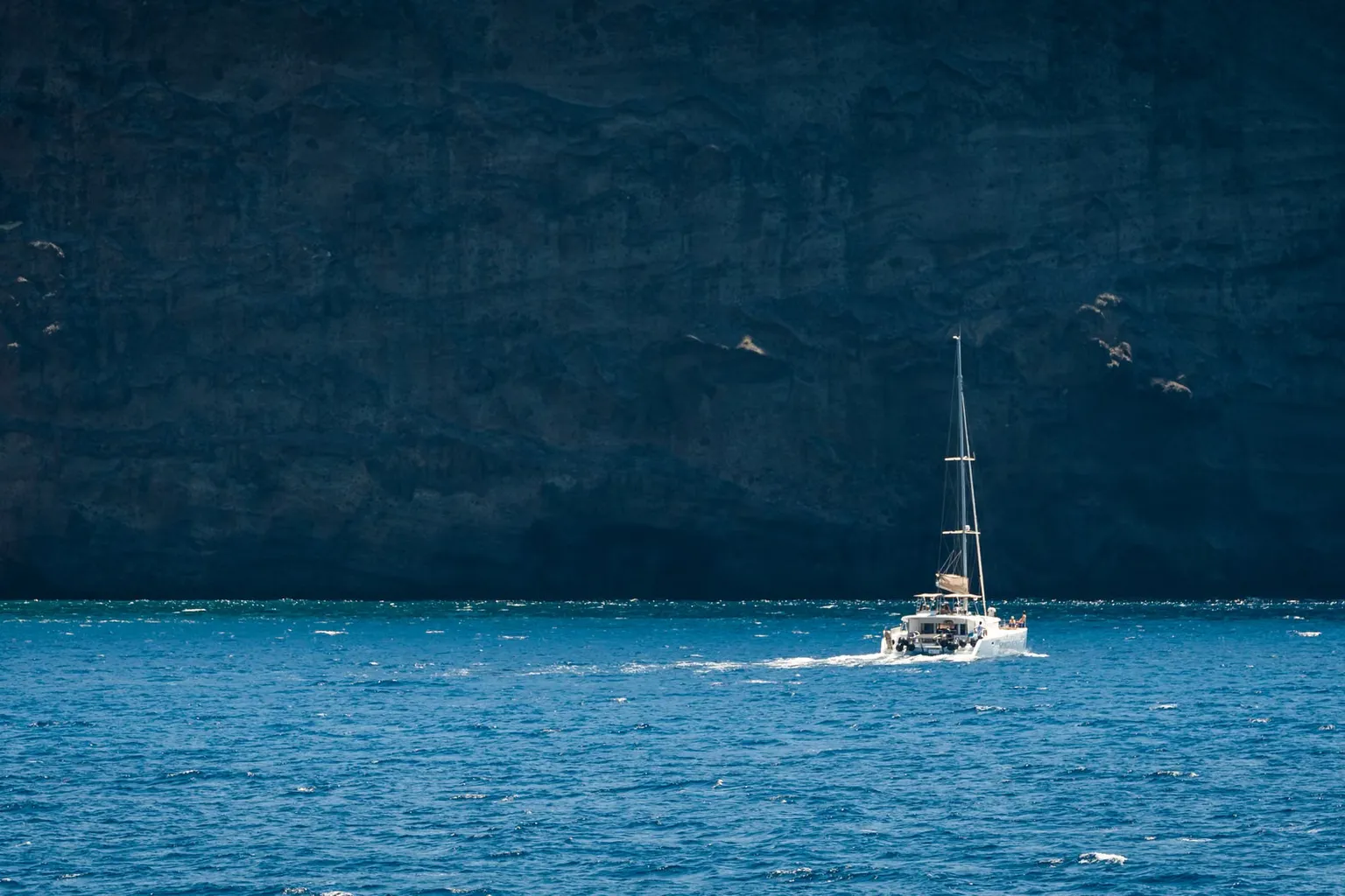 Excursion en voilier à Firá : tarifs et formules de balade en mer