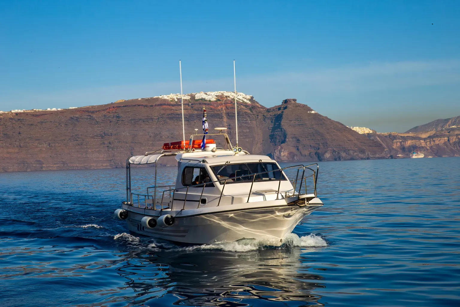 Excursion en voilier à Firá : tarifs et formules de balade en mer