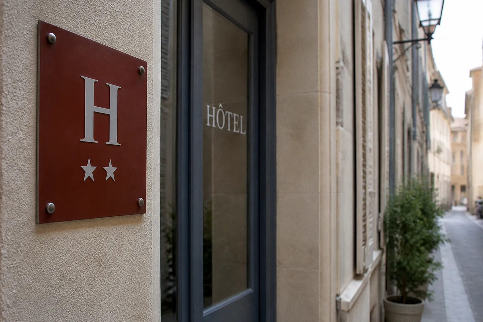 Hôtels à Marseille : pourquoi les étoiles ne disent pas tout de votre séjour