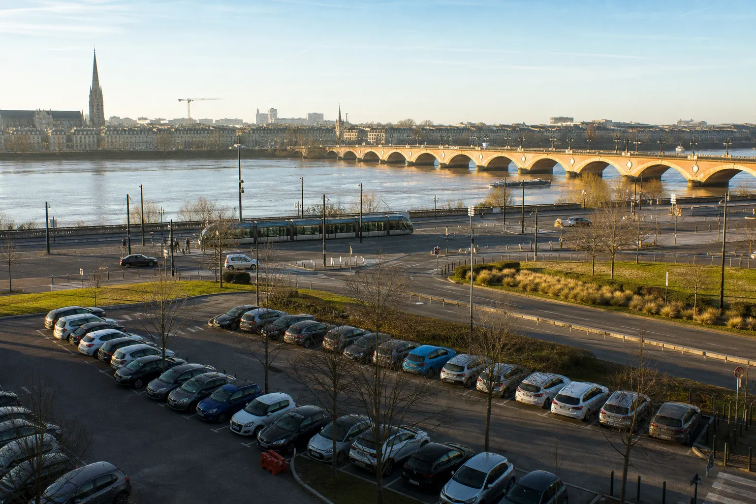 Location de voiture à Bordeaux : le guide pratique complet