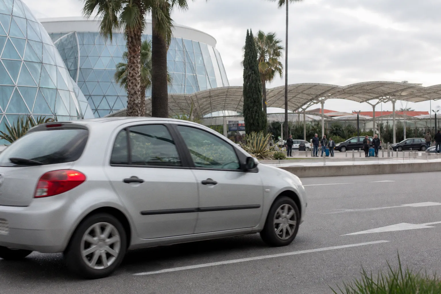 Location de voiture à Nice : guide pratique pour louer sans piège