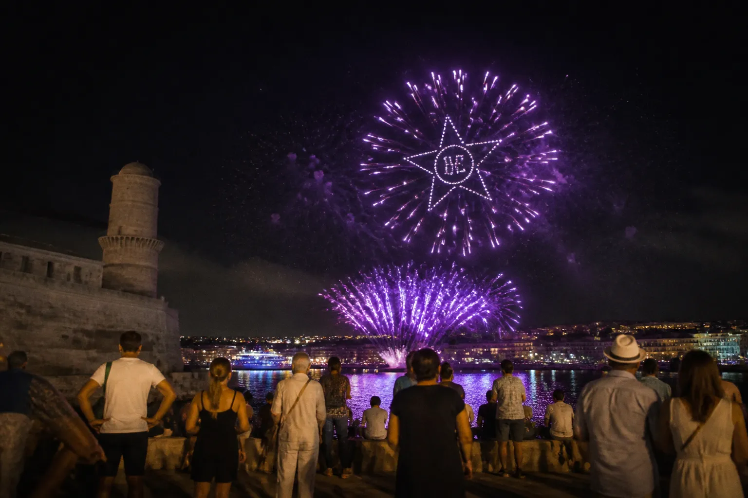 Soirée du 15 août à Marseille : entre festivités au J4 et contraintes urbaines
